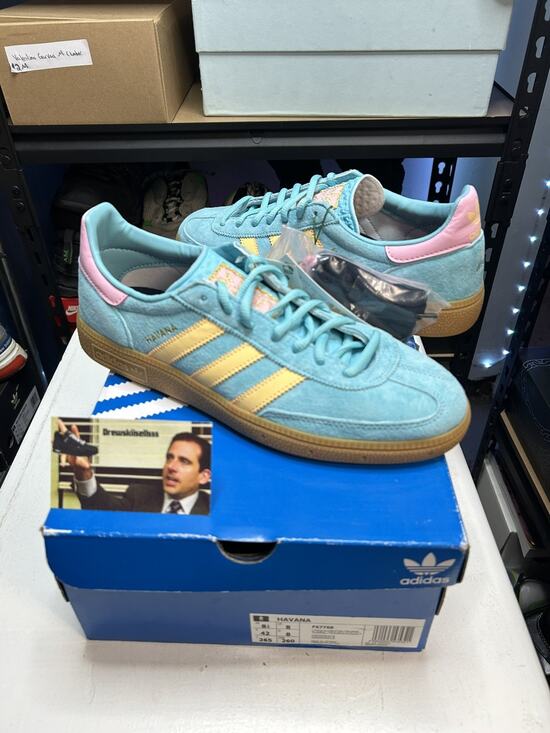 Athletic_Shoes